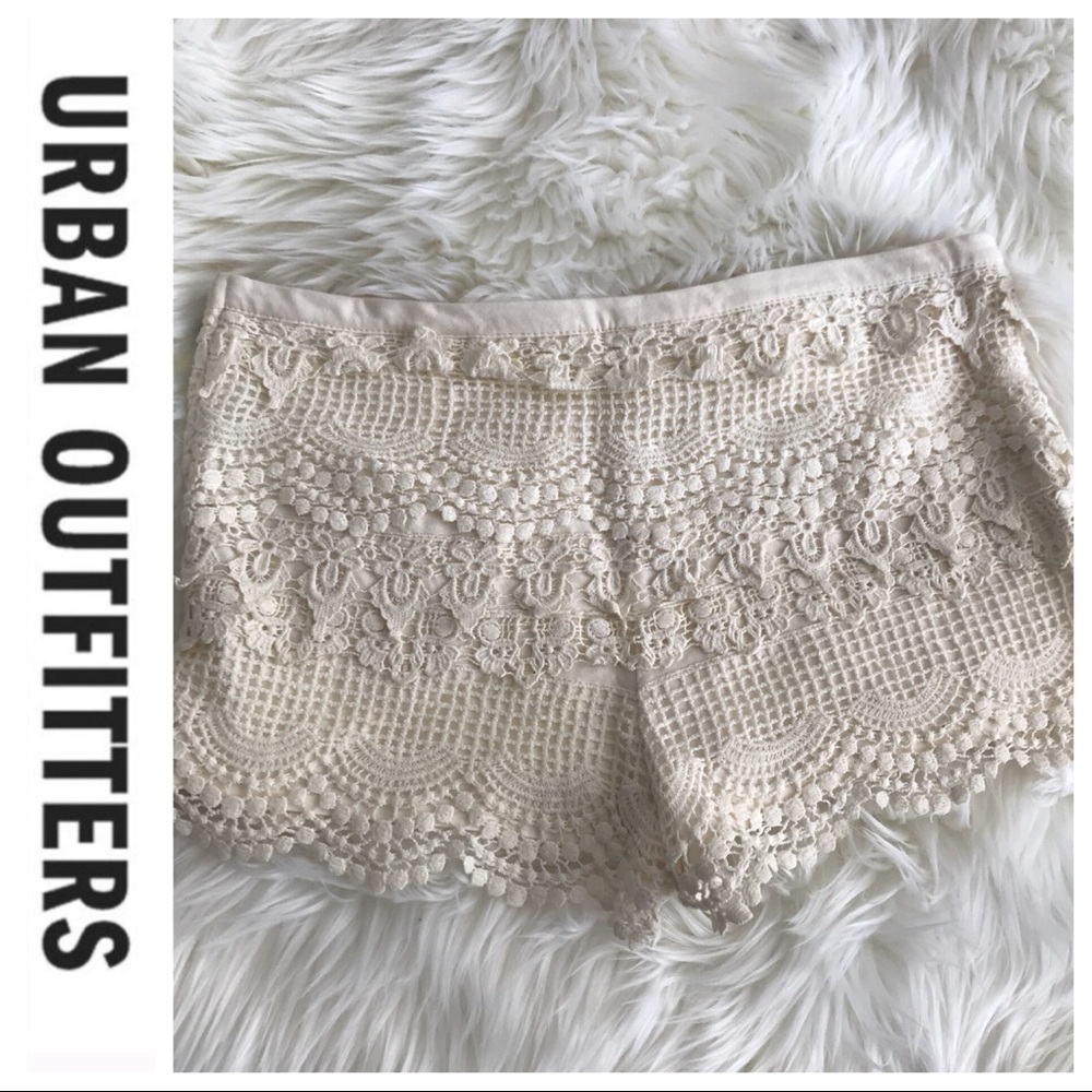 💕SALE💕Urban Outfitters Ivory Lace Shorts - Picture 2 of 8